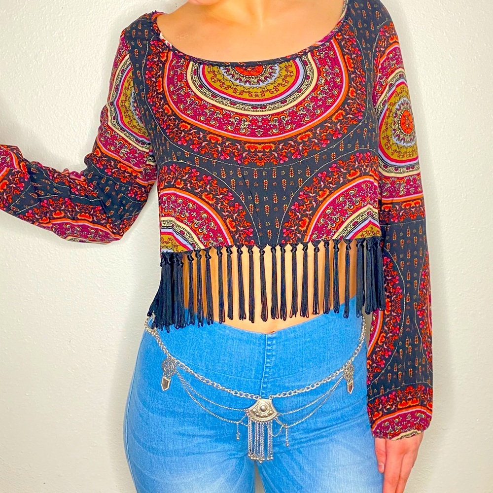 ‼️SOLD‼️GYPSY LOVE BOHO FRINGE PRINTED CROP TOP - Picture 1 of 6